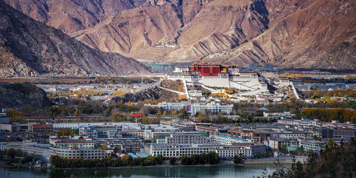 Vista sulla città di Lhasa