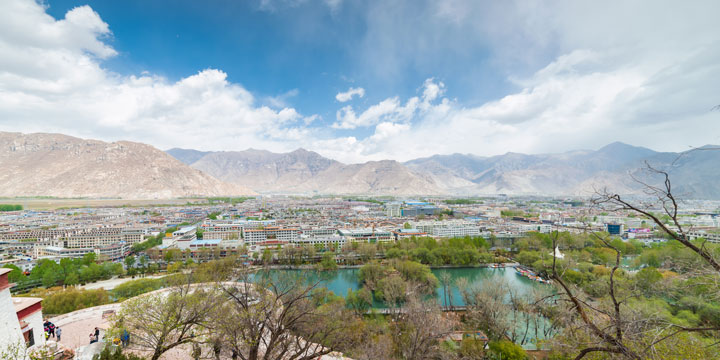 Vista della città di Lhasa