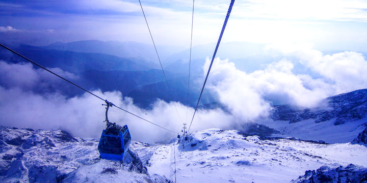 Montagna innevata del Drago di Giada