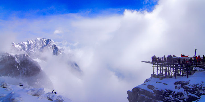 Montagna innevata del Drago di Giada